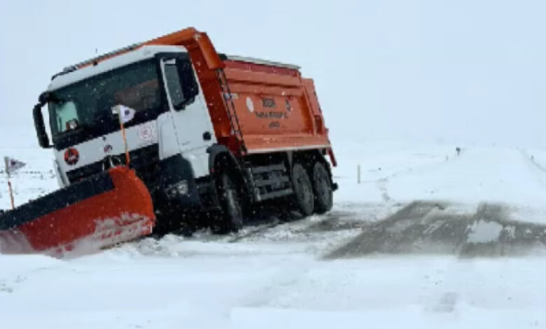 edirnede kar yagisi is makineleri kara saplandi pOJaS4r3