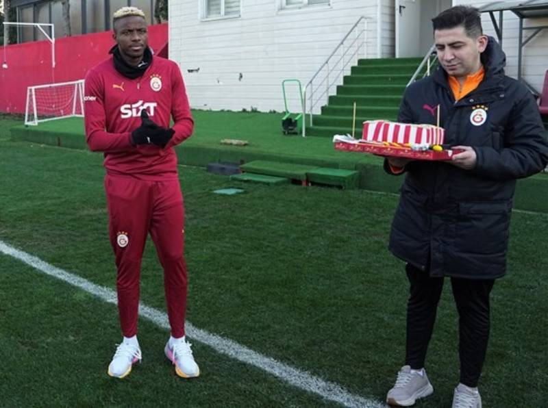 galatasarayda victor osimhene dogum gunu surprizi 0 uWTYAqHh