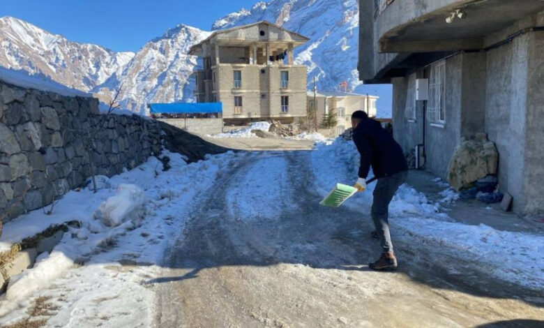 hakkaride sibirya soguklari belediye buz mesaisinde iF3iZ6bX