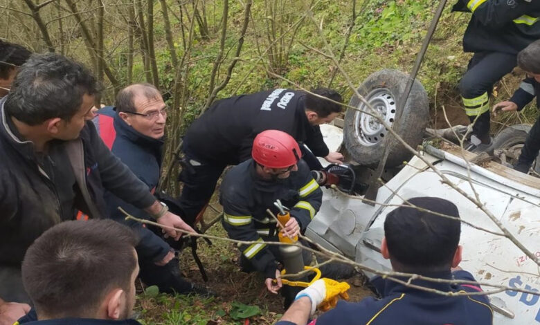 orduda ucuruma devrilen kamyonetteki 3 kisi yaralandi IIhO6lBM