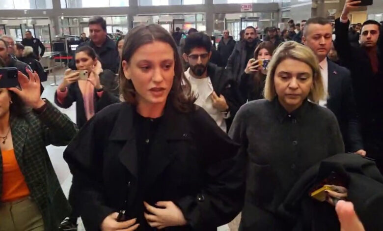 serenay sarikaya ifade vermek icin adliyede FmhzbeXy