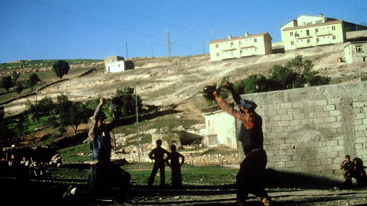 12 eylul darbesinden sonra cekilen ilk kurtce belgesel em kurd in 4 3sA1DbHf