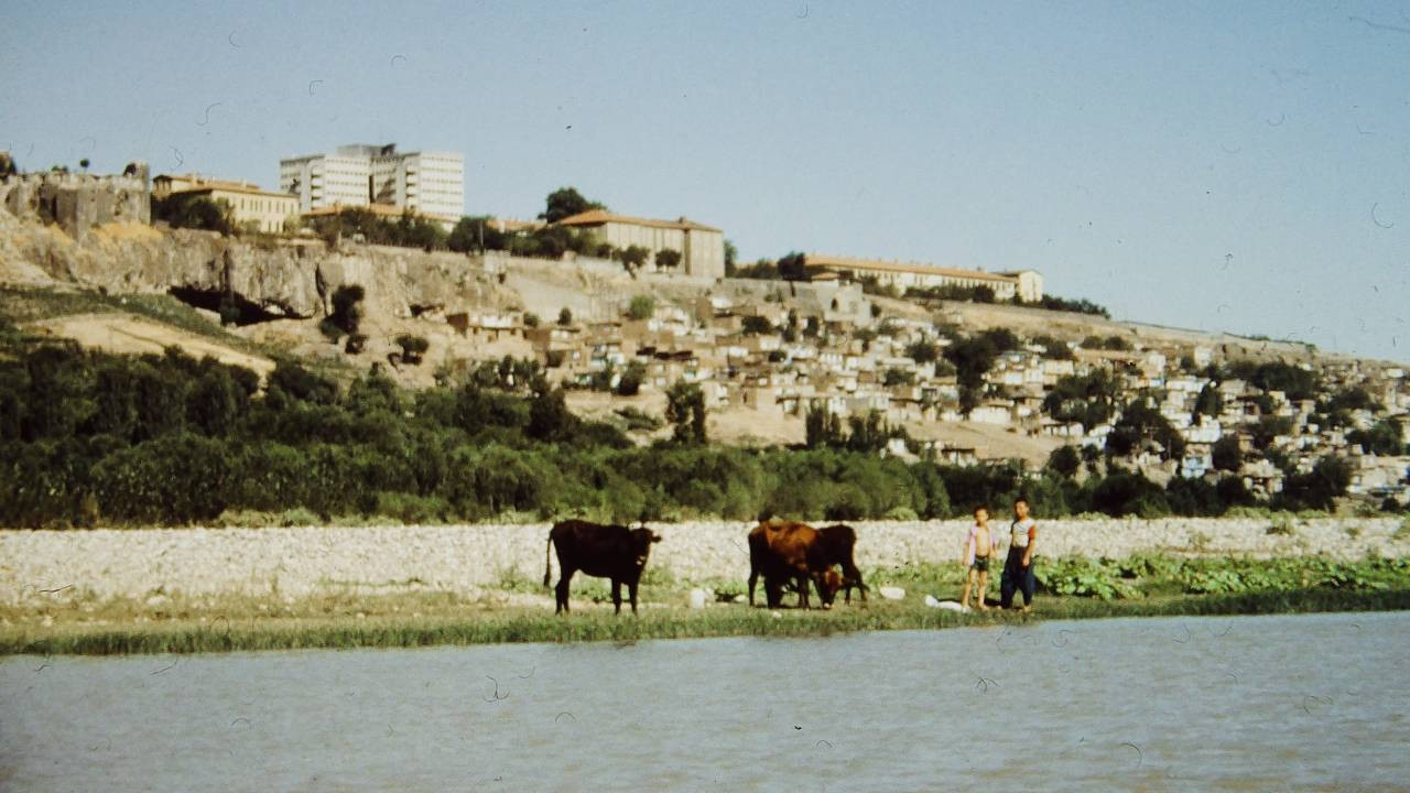 12 eylul darbesinden sonra cekilen ilk kurtce belgesel em kurd in 6 wXSwhIv2