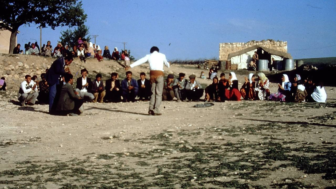 12 eylul darbesinden sonra cekilen ilk kurtce belgesel em kurd in 8 ZXsbAr6i