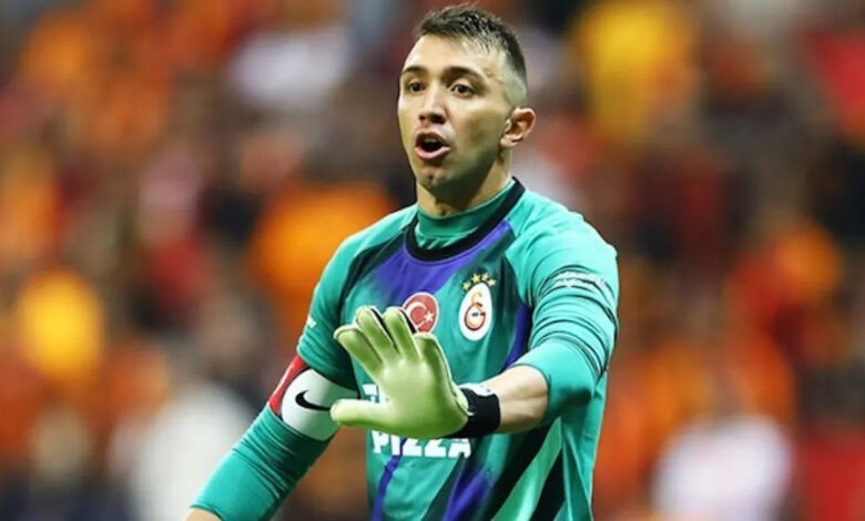 fernando muslera icin ayrilik iddiasi 2 isi birlikte yapamazsin tV5TLejc