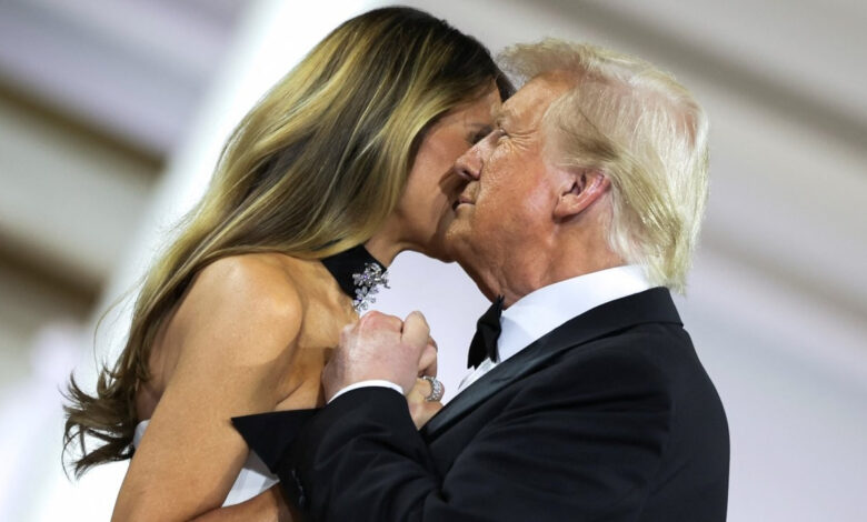 trump ve melania cifti baskanligi dans ederek kutladi LH5rrOaa