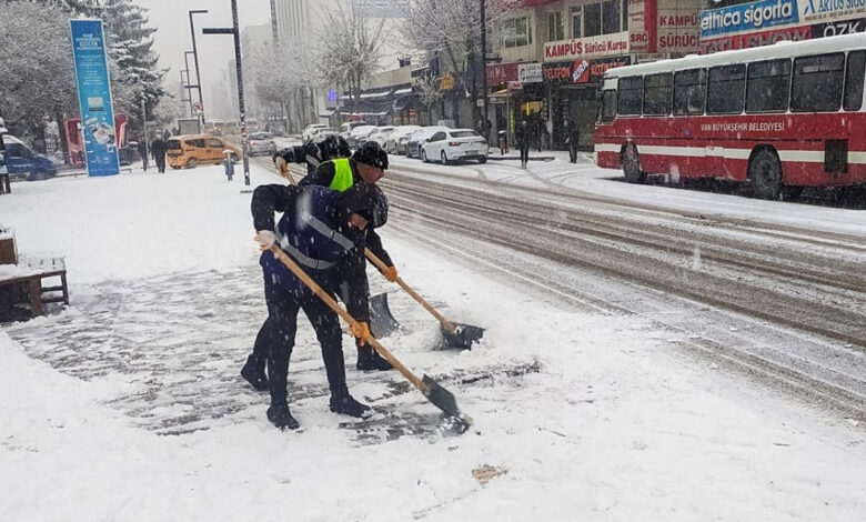 vanda yogun kar yagisi 255 yol ulasima kapandi hZPq9iS3