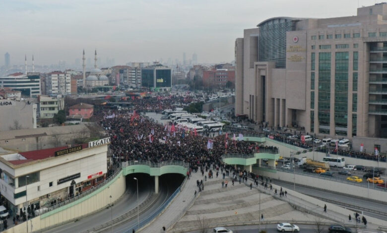 ekrem imamogluna destek icin caglayana gelenlere polis mudahalesi X2sPRvqO