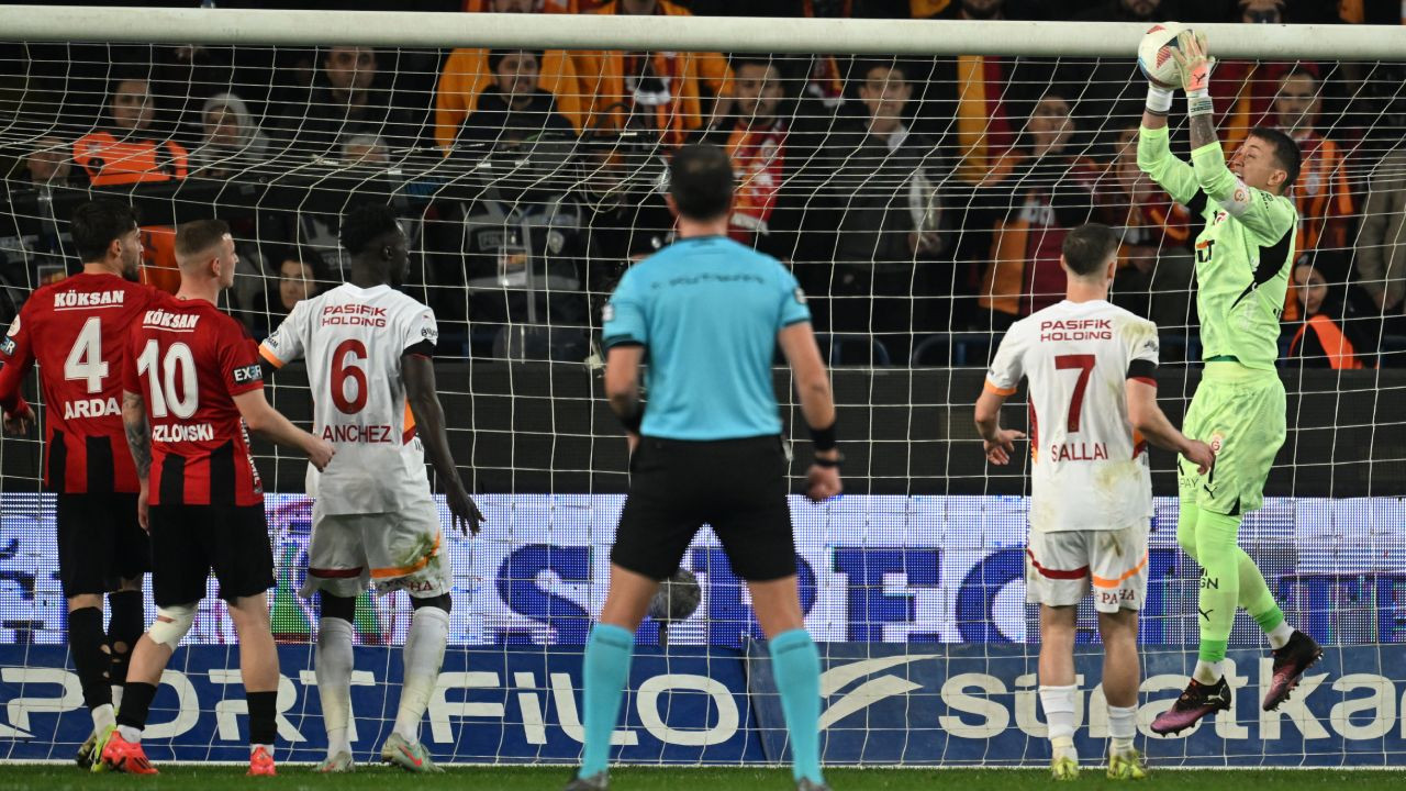 galatasarayda 4 futbolcu cezali ismarlama kart 0 i2Q4UHmC