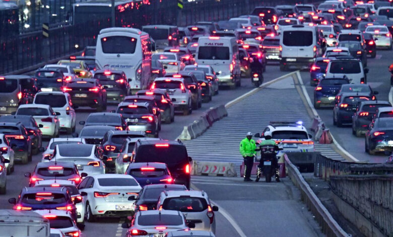 istanbulda okullarin acilmasiyla trafik yogunlugu olustu jKvkiaaD