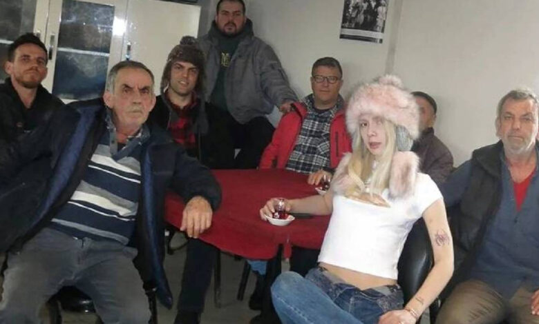 aleyna tilkiden pembe kurk sapkayla kiraathane paylasimi eSZVpmd6