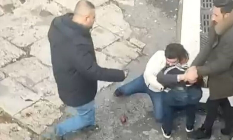 fatihte yankesicilik suphelisi polise sopayla saldirdi rbf2L24Z