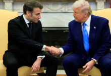 macronun trumpin masasinin kenarina sikismasi gundem oldu zVDV4lAY