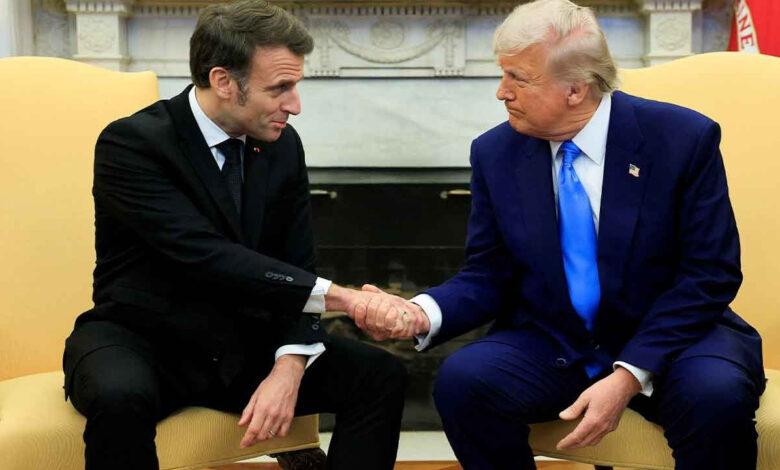 Macron'un Trump'ın masasının kenarına 'sıkışması' gündem oldu 1 macronun trumpin masasinin kenarina sikismasi gundem oldu zVDV4lAY