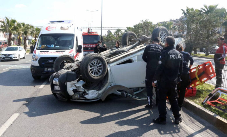 76 yaşındaki sürücü ağaca çarptı, takla attı 1 76 yasindaki surucu agaca carpti takla atti 7DUVAaFr