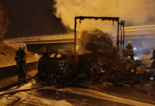 adanada tira carpan cip alev topuna dondu son anda aractan atladilar QhjRZ22P