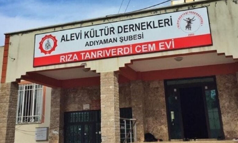 Adıyaman'da cemevine saldırı: Cem sırasında biber gazı sıkıldı 1 adiyamanda cemevine saldiri cem sirasinda biber gazi sikildi txDyqm1v