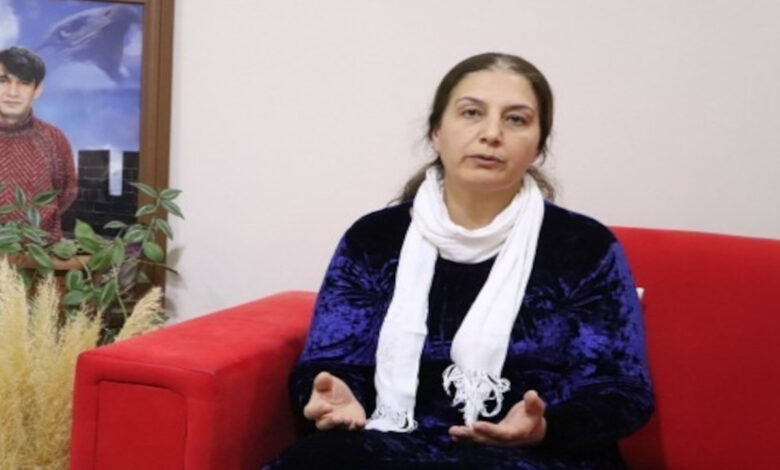 Ağabeyini 4 yıl sonra fotoğraf karesinde gördü: Artık özgür olmalılar 1 agabeyini 4 yil sonra fotograf karesinde gordu artik ozgur olmalilar c9Yz62Nc