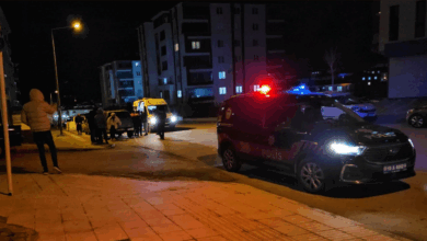 akrabalar arasi kavgada 2 kisi bicakla yaralandi LOgdVmDD