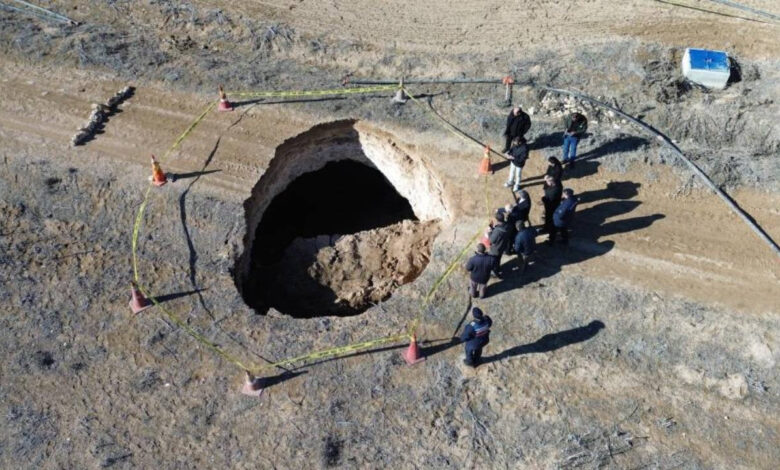 Aksaray’da obruk oluştu: Belediye başkanı çiftçileri uyardı 1 aksarayda obruk olustu belediye baskani ciftcileri uyardi f7l66qD6