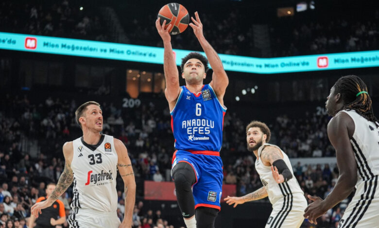 Anadolu Efes ikinci yarıda açıldı, 21 sayı farkla kazandı 1 anadolu efes ikinci yarida acildi 21 sayi farkla kazandi zRvPrKT8