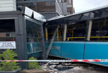 antalyada halk otobusu kafeye daldi 4 yarali 7iNfyG5L