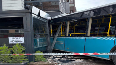 antalyada halk otobusu kafeye daldi 4 yarali 7iNfyG5L