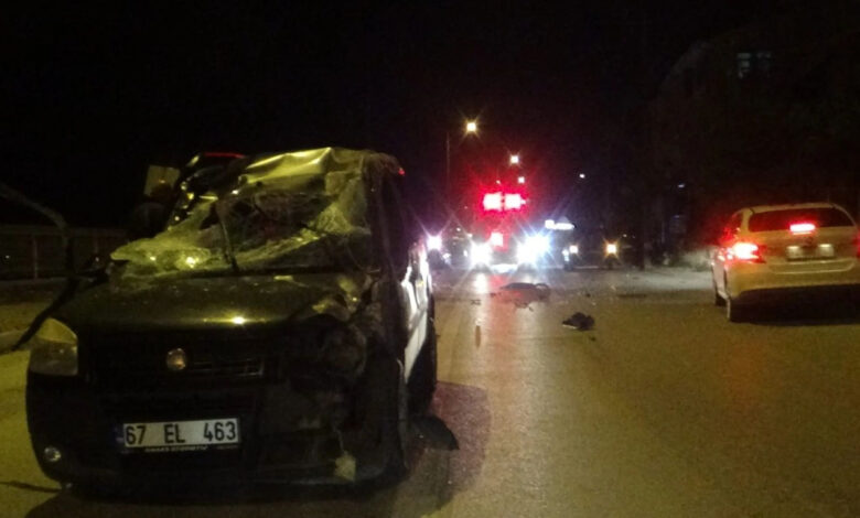 Arkadaşından izinsiz aldığı araçla kaza yaptı: 2 yaralı! 1 arkadasindan izinsiz aldigi aracla kaza yapti 2 yarali ppH5WMcJ