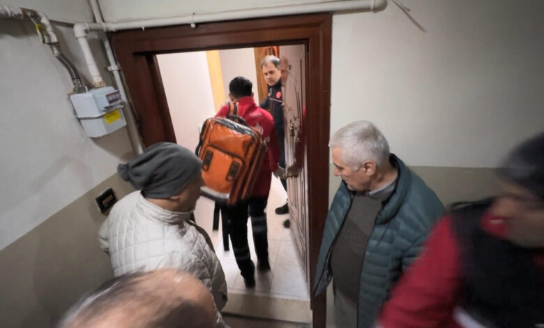 Avcılar'da babası öldü, annesi kalp krizi geçirdi; kendisi baygın halde bulundu 1 avcilarda babasi oldu annesi kalp krizi gecirdi kendisi baygin halde bulundu Wj2aNM6L