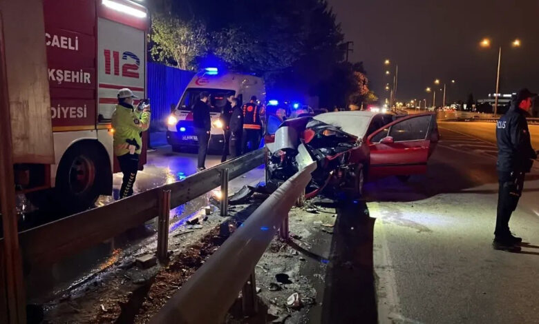 Bariyerlere çarpan araç alev aldı: Sürücü tedaviyi reddetti 1 bariyerlere carpan arac alev aldi surucu tedaviyi reddetti VGchahRX