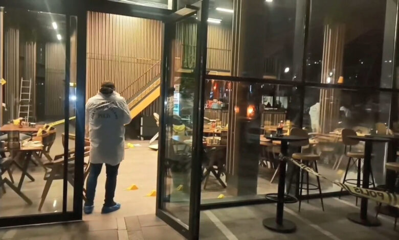 Başakşehir'de restoranda buluşan 2 arkadaşa silahlı saldırı: 1 ölü 1 basaksehirde restoranda bulusan 2 arkadasa silahli saldiri 1 olu YCsiLl2L