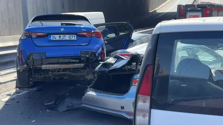 beylikduzunde altgecitte zincirleme kaza 1 MFES22hn