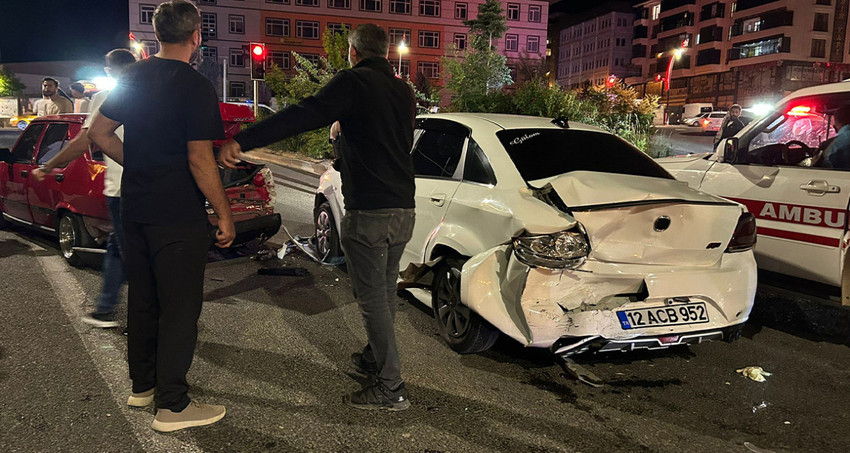 bingolde zincirleme trafik kazasi 6 yarali 0 m12TOMat