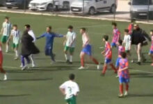 bitis dudugu caldi futbolcu teknik heyet ve taraftarlar kavga etti MlyxNOYI