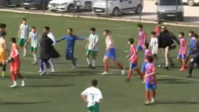 bitis dudugu caldi futbolcu teknik heyet ve taraftarlar kavga etti MlyxNOYI