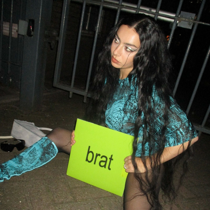 brit odullerinde brat ruzgari charli xcx torene damga vurdu 0 Lbhq29VO