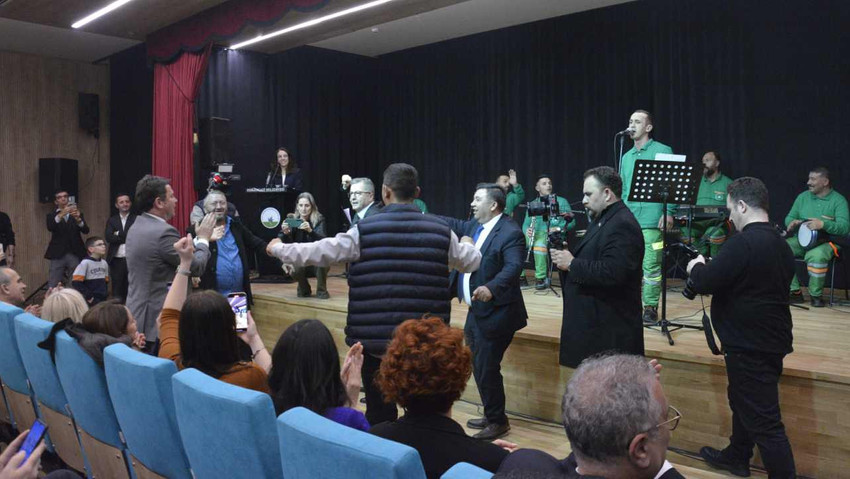 bursada temizlik iscilerinden olusan orkestra ilk konserini verdi 0 e4qEqPP5