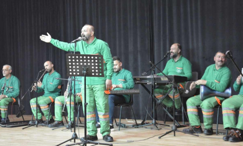 Bursa'da temizlik işçilerinden oluşan orkestra ilk konserini verdi 1 bursada temizlik iscilerinden olusan orkestra ilk konserini verdi DAkcMWnx