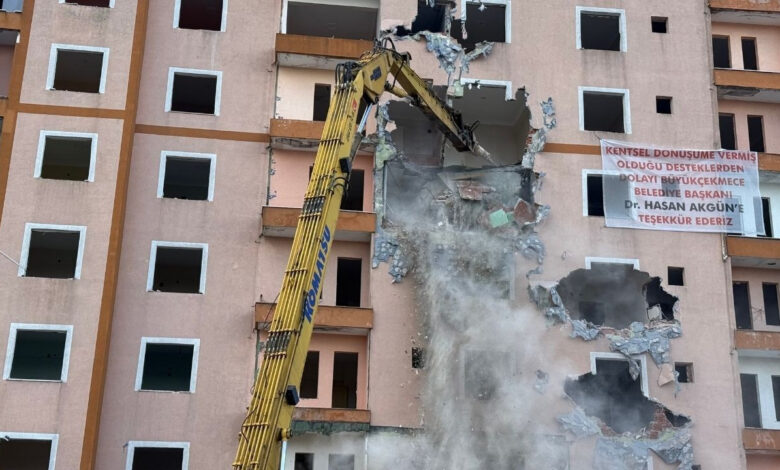 Büyükçekmece’de riskli 140 konutun yıkımı başladı 1 buyukcekmecede riskli 140 konutun yikimi basladi KeL65rC2