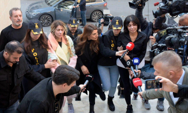 Candan kardeşlerin yargılandığı davaya devam edildi: 'Esenyurt'taki bir evde beni darp ettiler' 1 candan kardeslerin yargilandigi davaya devam edildi esenyurttaki bir evde beni darp ettiler Kp1D6P3a
