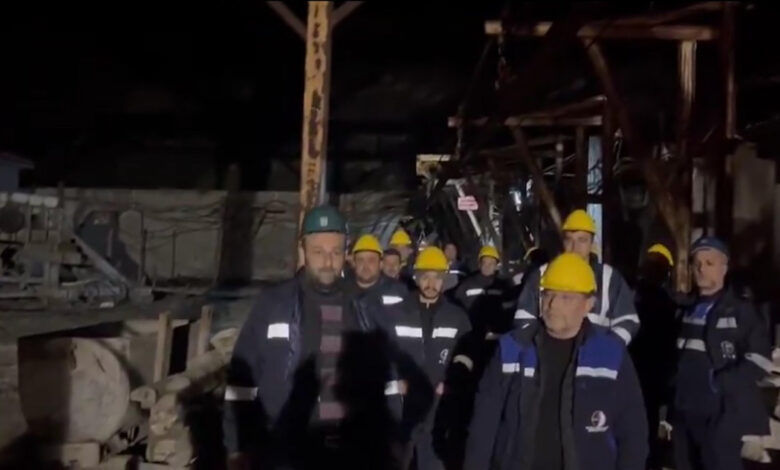 Çayırhan'da direniş sürüyor: İşçiler özelleştirmeye karşı kendilerini madene kapattı 1 cayirhanda direnis suruyor isciler ozellestirmeye karsi kendilerini madene kapatti GlyBKWtF