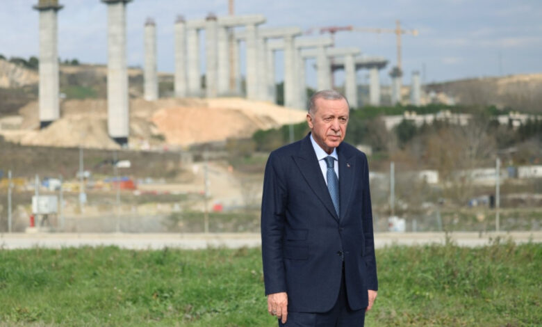 cumhurbaskani erdogan ocalanin cagrisi aciklanirken otoyol santiyesini ziyaret etti 1c3E8GAT