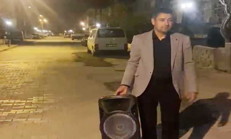 Davulcu gelmeyince muhtar mahalleliyi sahur için uyandırmaya başladı 1 davulcu gelmeyince muhtar mahalleliyi sahur icin uyandirmaya basladi gtUUFcMy