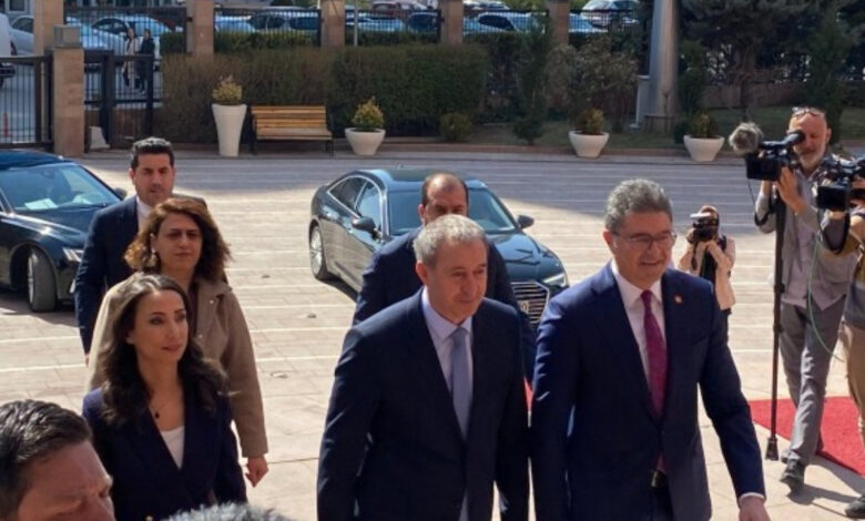 DEM Parti heyetinin CHP ziyareti başladı 1 dem parti heyetinin chp ziyareti basladi n4DlmhY1