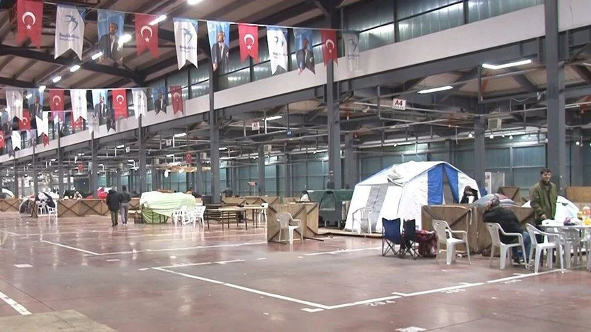 deprem korkusu suruyor vatandaslar cadirda kalmaya devam etti 1 ahPYKyHq