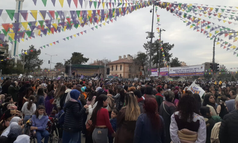 Diyarbakır'da 8 Mart coşkusu: Özgürlüğe ve barışa yürüyelim 1 diyarbakirda 8 mart coskusu ozgurluge ve barisa yuruyelim yqn1dzPe