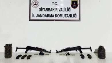 diyarbakirda uzeri tasla kapatilmis silah ve muhimmat yakalandi 72OIqqei