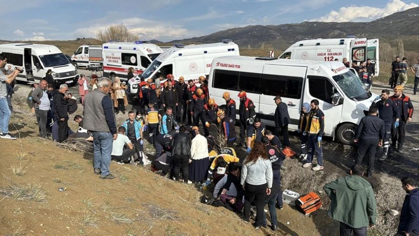 elazig paluda minibus takla atti 3u agir 7 yarali 0 9B1gVfTg