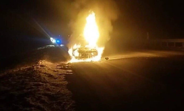 Erzincan’da seyir halindeki araç alev alev yandı 1 erzincanda seyir halindeki arac alev alev yandi NjvDQntW