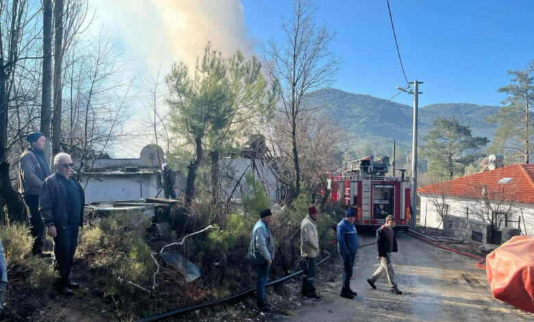 Fethiye'de tek katlı evdeki yangında Ekiz çifti hayatını kaybetti 1 fethiyede tek katli evdeki yanginda ekiz cifti hayatini kaybetti 1nn16rgP